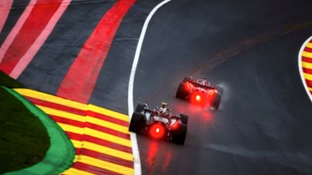 Monoplaces en piste sous la pluie au circuit de Spa-Francorchamps